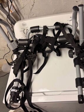 Thule Black and Silver Hitch/Trunk Bike Carrier with Straps